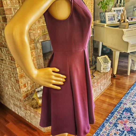 BCBGeneration NWT deep V lace neck cocktail dress - Picture 4 of 5